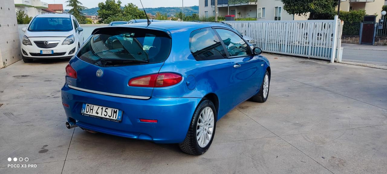 Alfa Romeo 147 1.6 16V TS (105) 3 porte Black Line