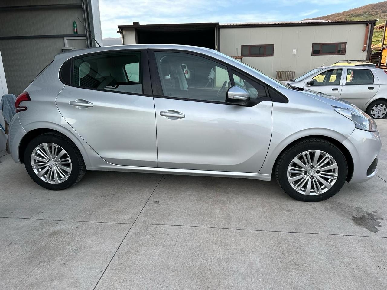 Peugeot 208 BlueHDi 75 5 porte Allure