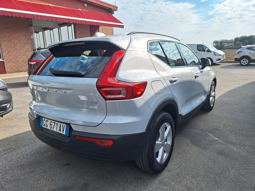 Volvo XC40 Momentum Core