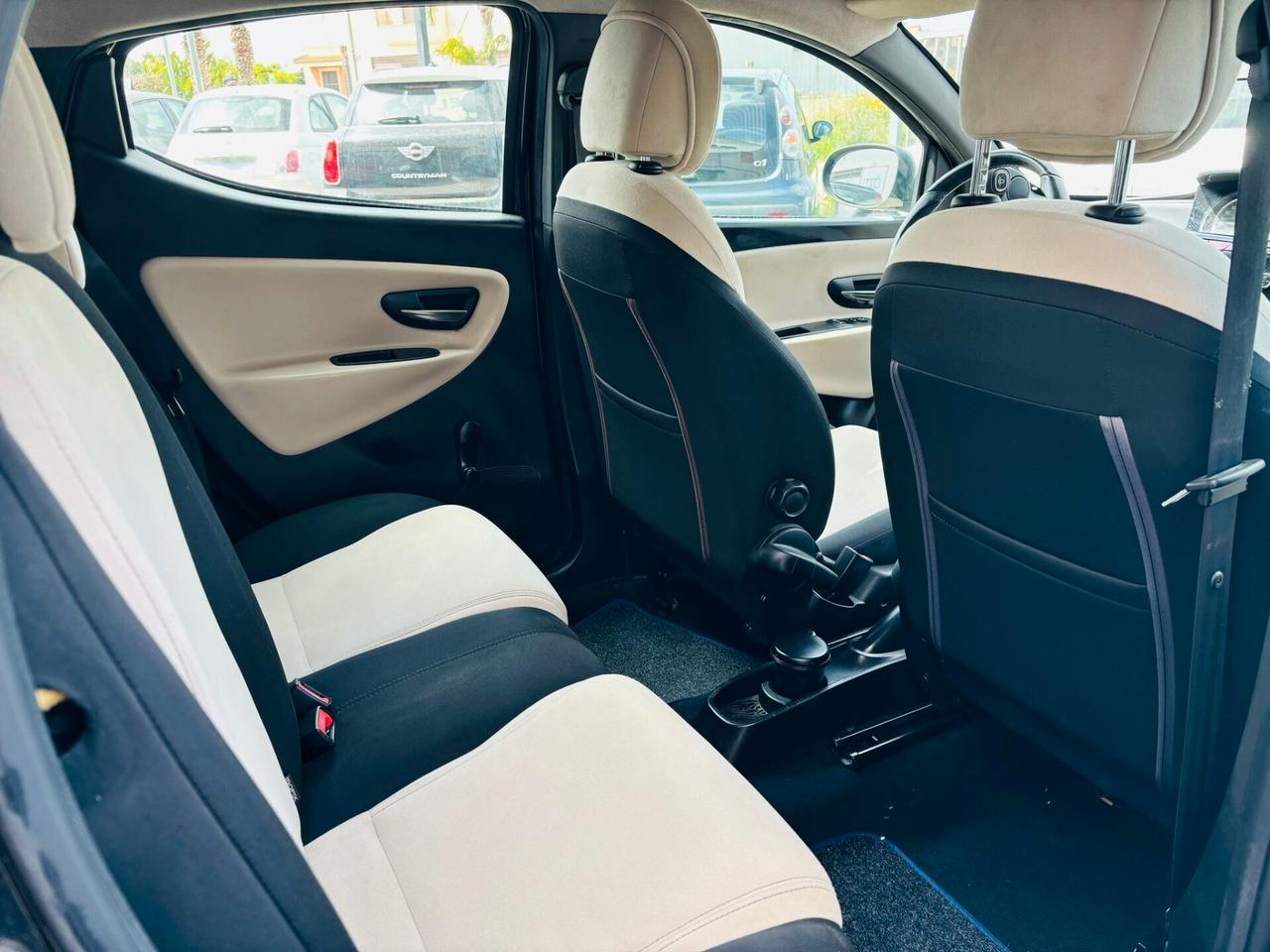 Lancia Ypsilon 1.2 69 CV 5 porte S&S Gold
