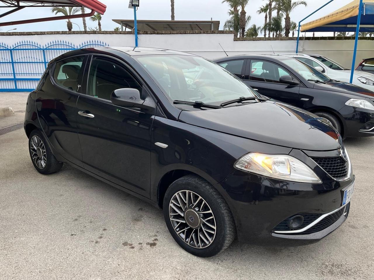 Lancia y 0.9 twinair benz.-cambio automatico-full-2016