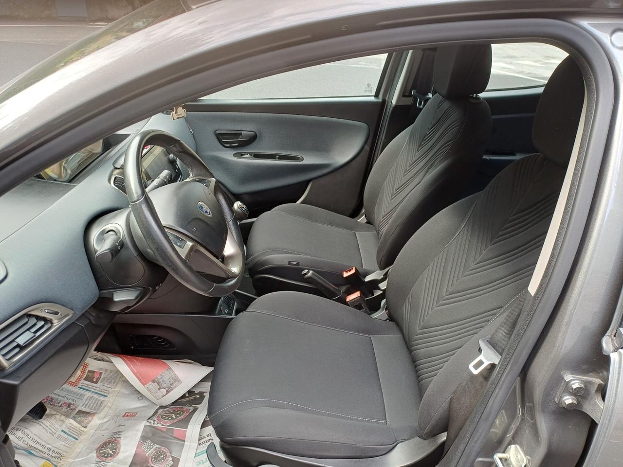 Lancia Ypsilon 1.0 FireFly 5 porte S&S Hybrid Gold