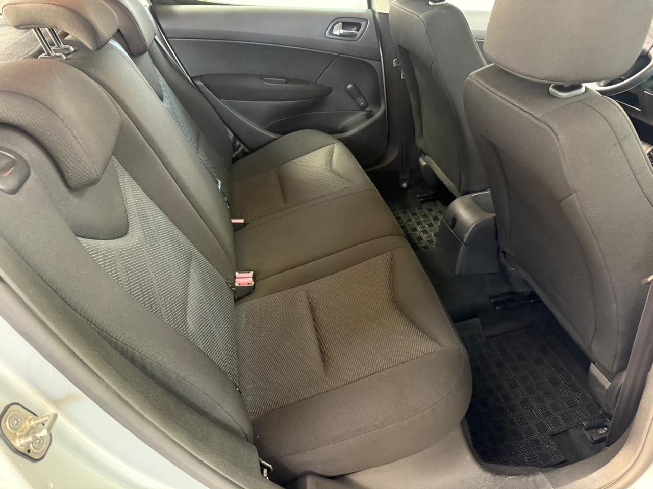 Peugeot 308 1.6 HDi 92Cv 5porte - 2011