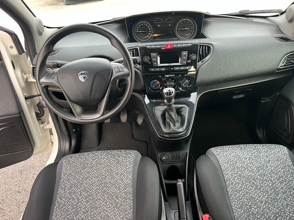 Lancia Ypsilon 1.2 69 CV 5 porte S&S Black and Noir