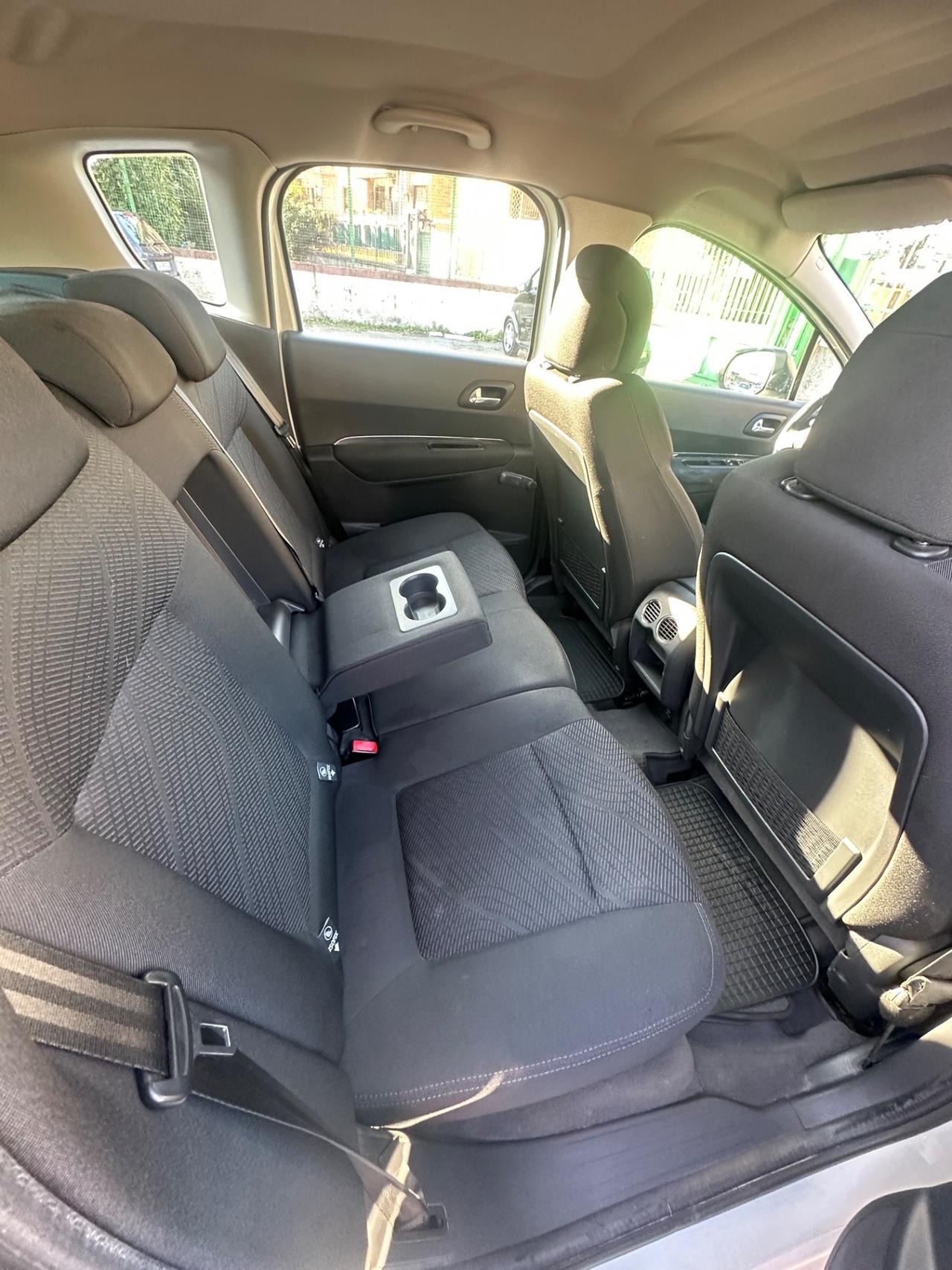 Peugeot 3008 1.6 HDi 110CV cambio robotizzato Business