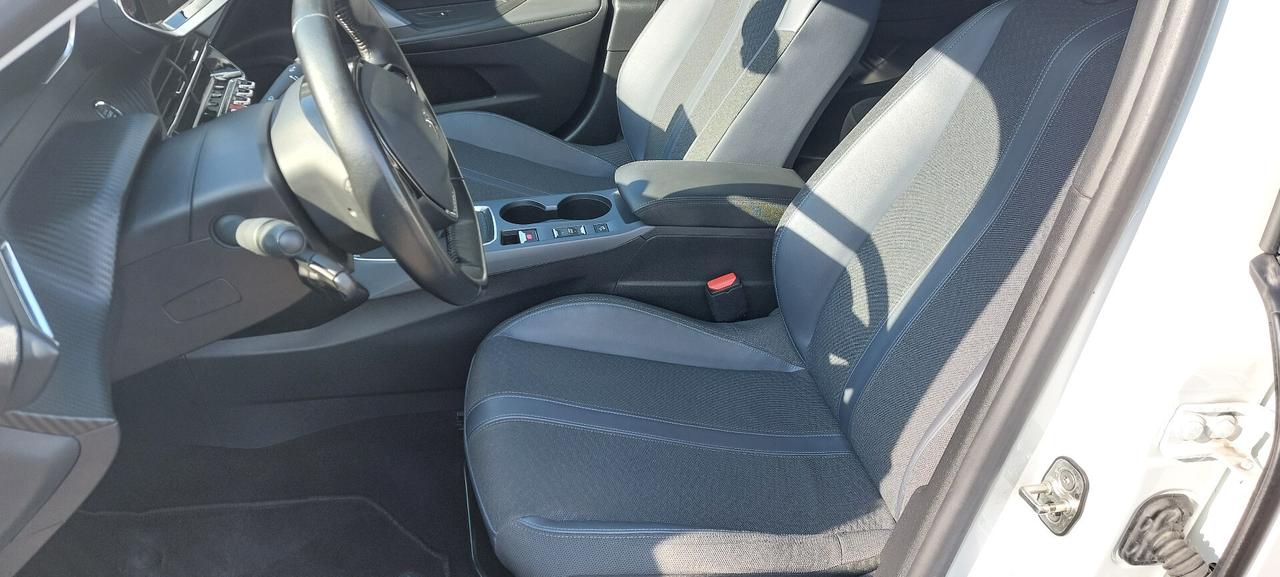 Peugeot 2008 PureTech 130 S&S Allure