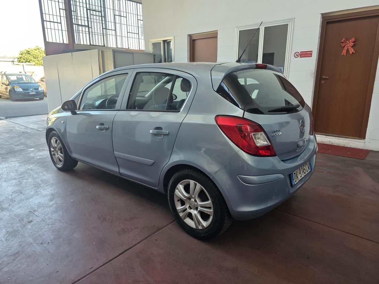 Opel Corsa 1.2 5 porte Cosmo NEOPAT