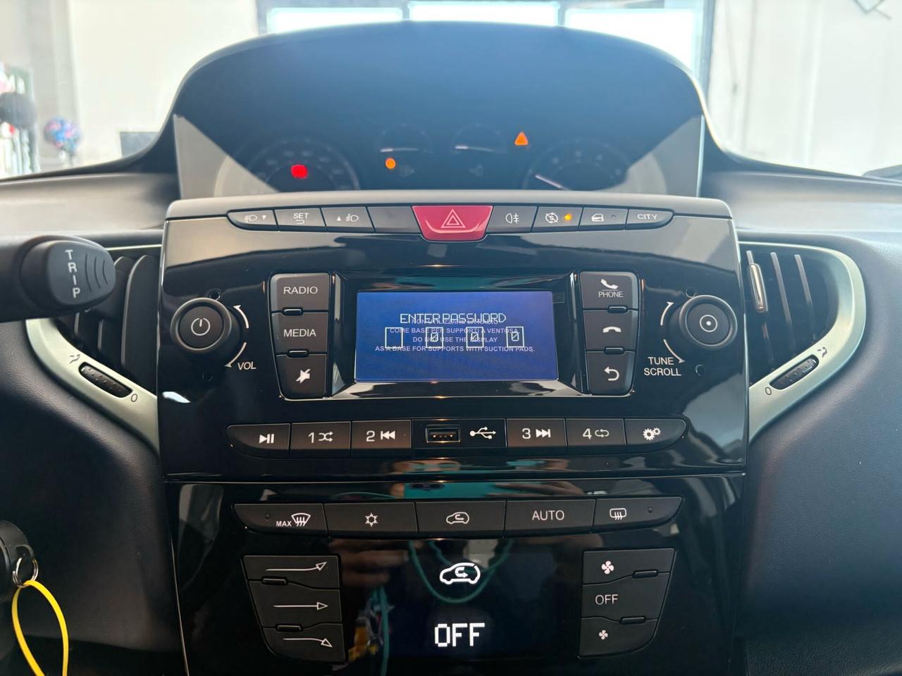 Lancia Ypsilon 1.0 FireFly 5 porte S&S Hybrid Oro