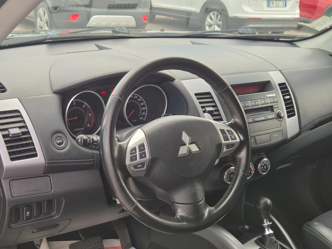 Mitsubishi Outlander 2.2 DI-D 4WD Intense