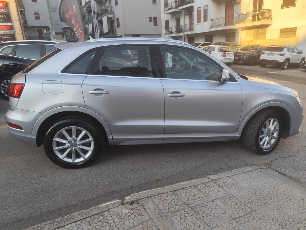 Audi Q3 2.0 TDI Design * Navi * Full Led * Garantita 12 Mesi