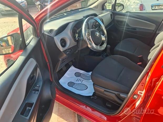 Toyota Yaris 1.0 72 CV 5 porte Cool CLIMA CERCHI APPLE CAR PLAY CRUISE BLUETOOTH ESENTE BOLLO NEO PATENTATI