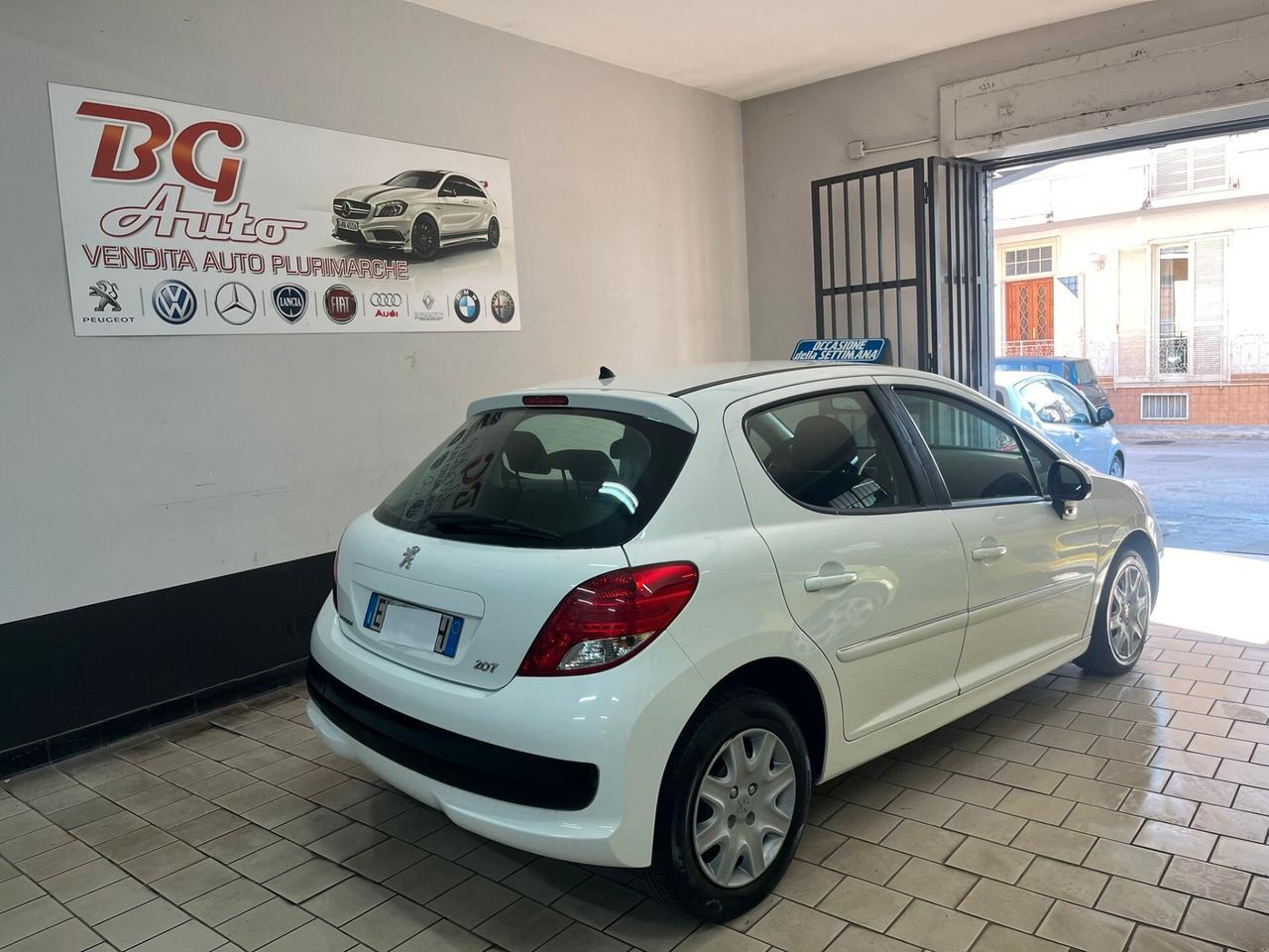 Peugeot 207 1.4 HDi 70CV 5p. 2012 unico prop