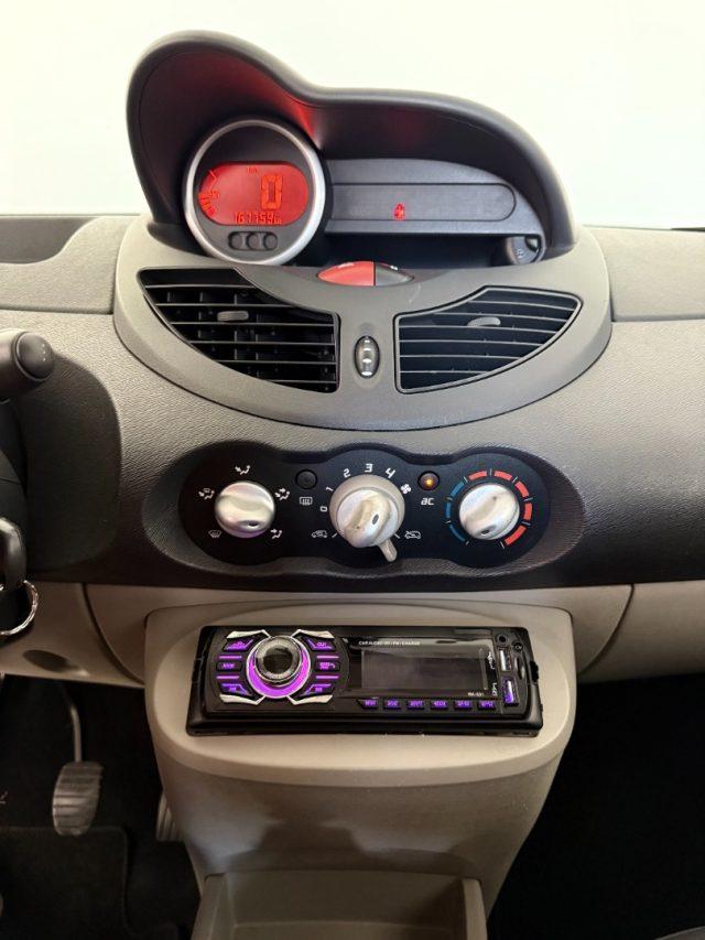 RENAULT Twingo 1.2 16V Initiale
