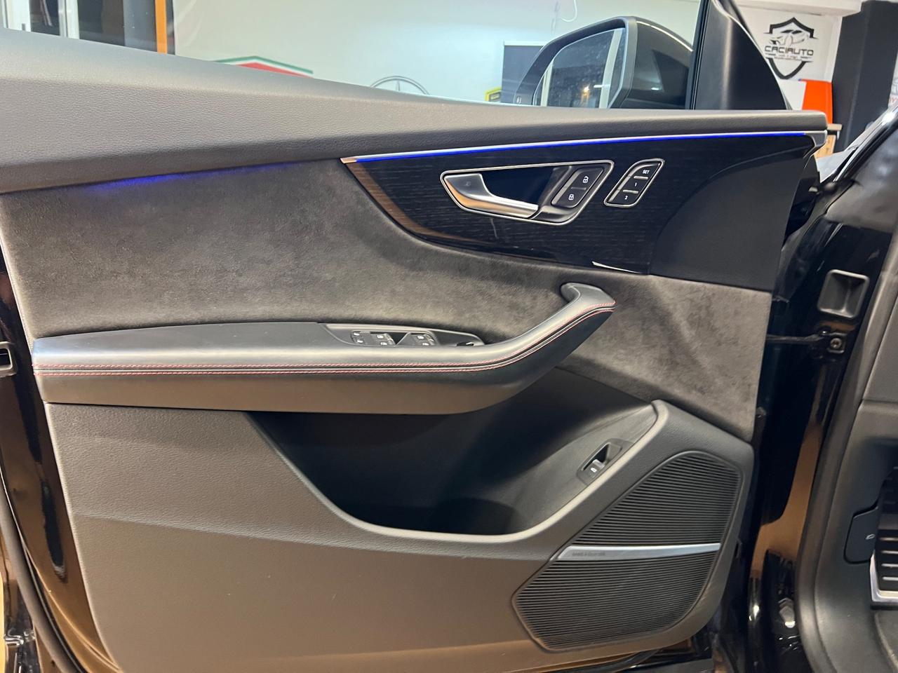 Audi Q8 RS TFSI V8 quattro tiptronic