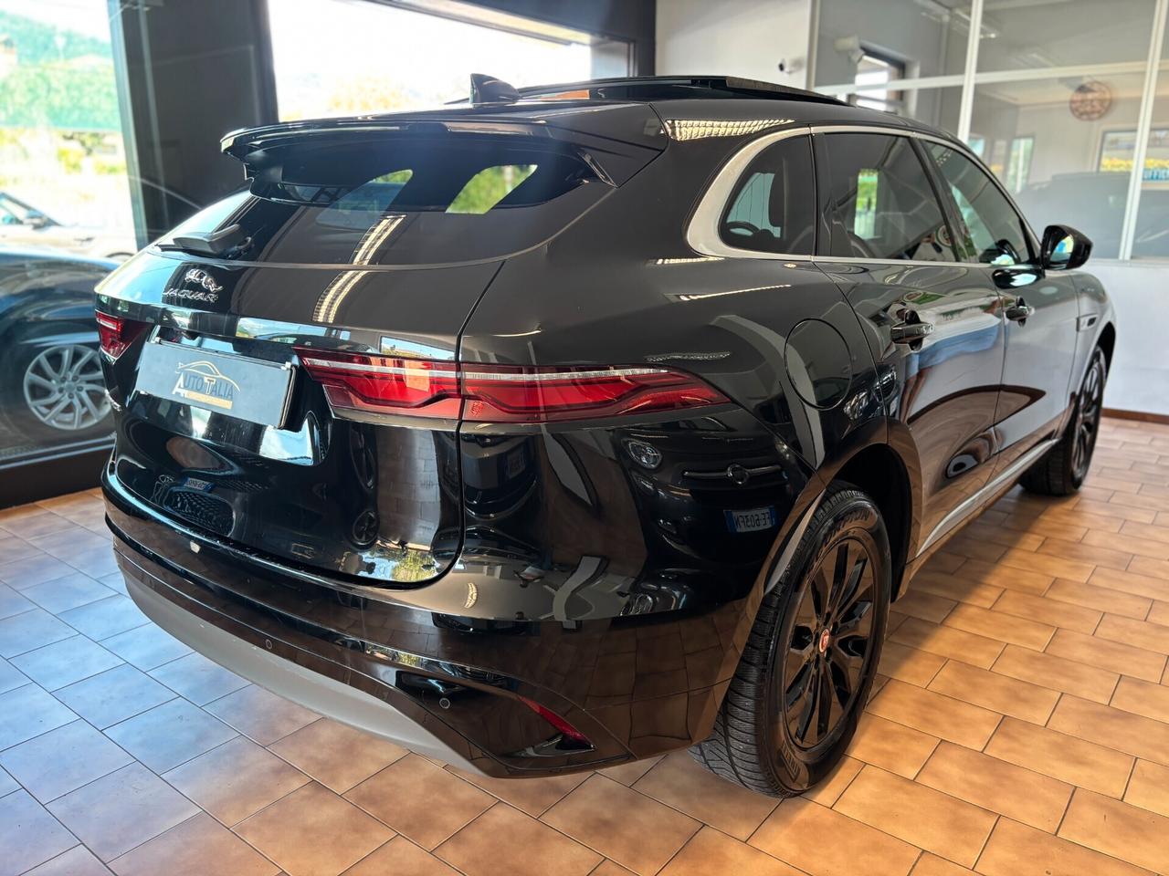 Jaguar F-Pace 2.0d i4 R-Dynamic Black awd 204cv*SERVICE