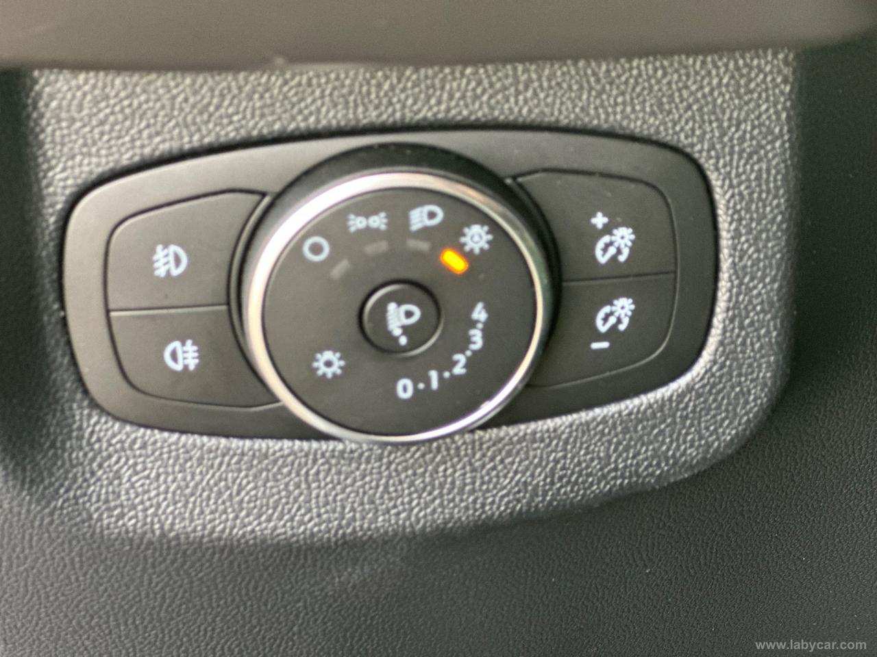 FORD Tourneo Courier 1.0 EcoBoost Titanium