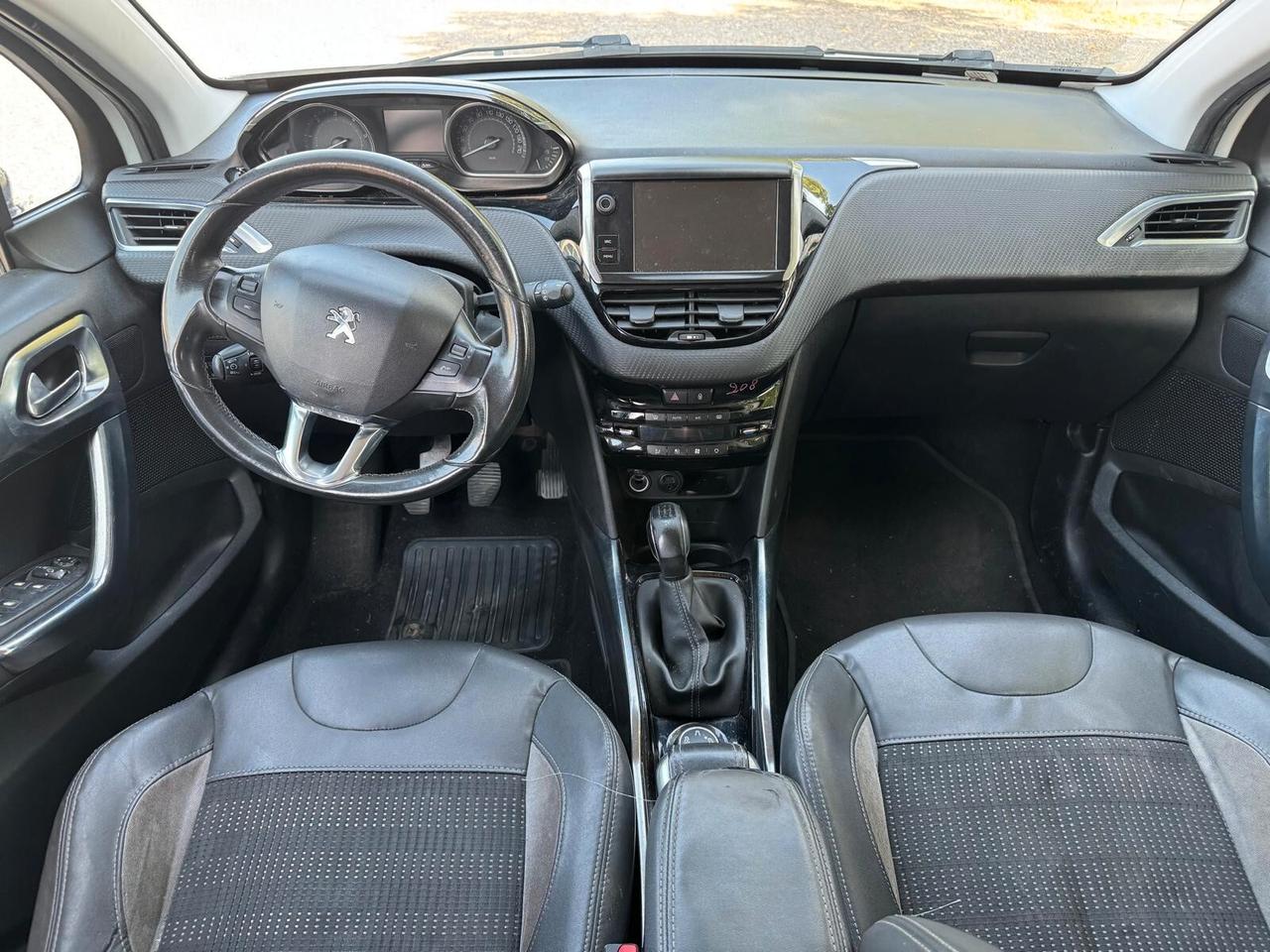 Peugeot 2008 cambio manuale