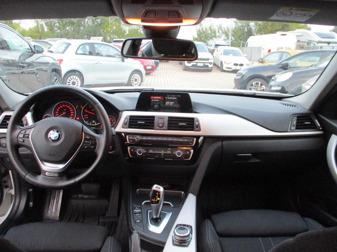 BMW 320 d Touring xdrive Luxury auto CarPlay/LED/Navi