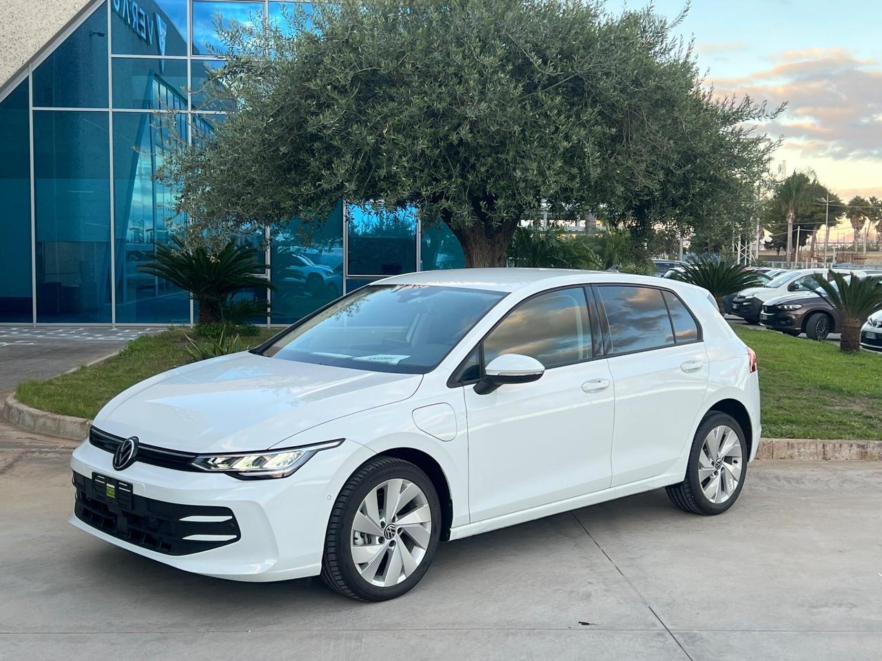 Volkswagen Golf 1.5 TSI eHybrid DSG possibilità noleggio no scoring
