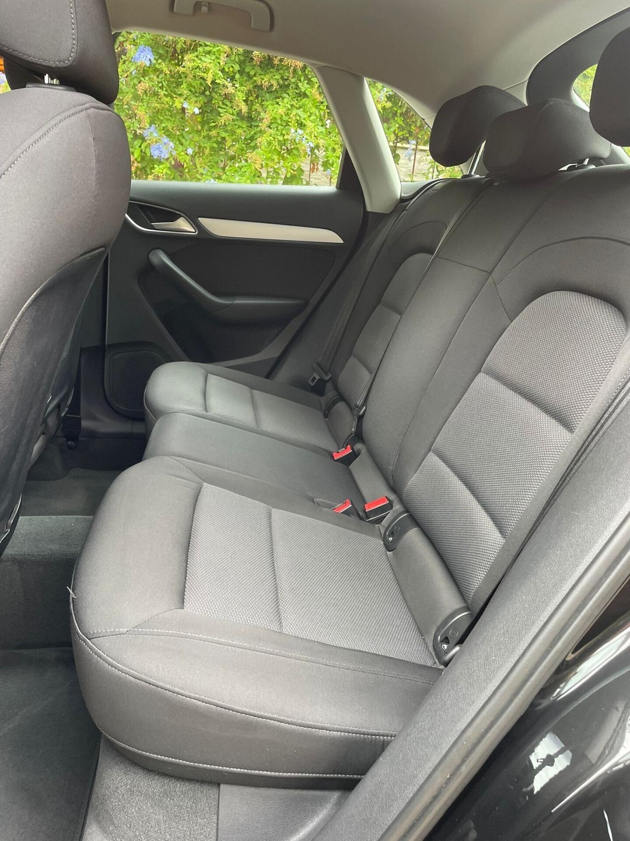 Audi Q3 2.0 TDI 120 CV S line Edition