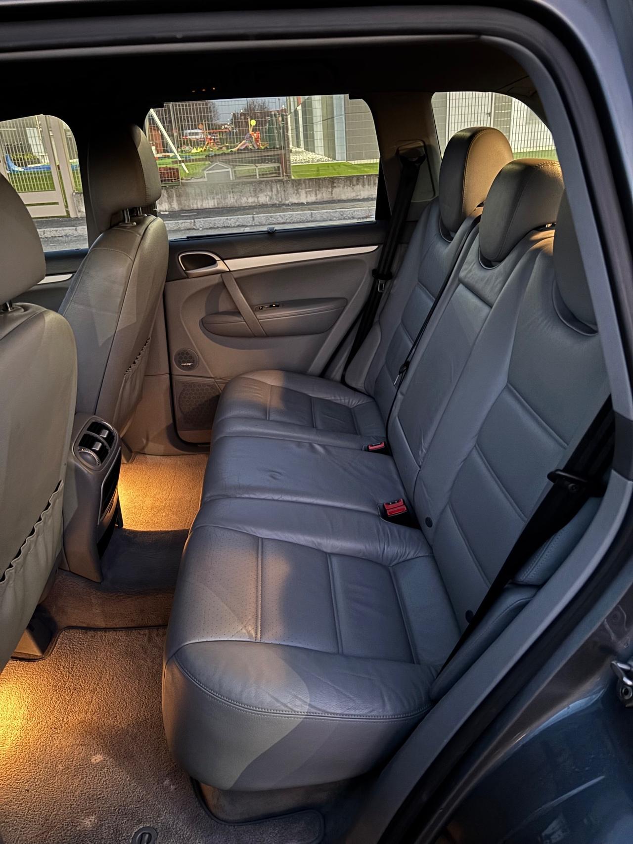 Porsche Cayenne 3.2 V6 SOLO 100 MILA KM