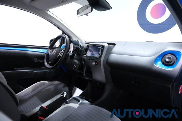 TOYOTA Aygo 1.0 VVT-i 72 CV 5 PORTE X-PLAY MMT NEOPATENTATI