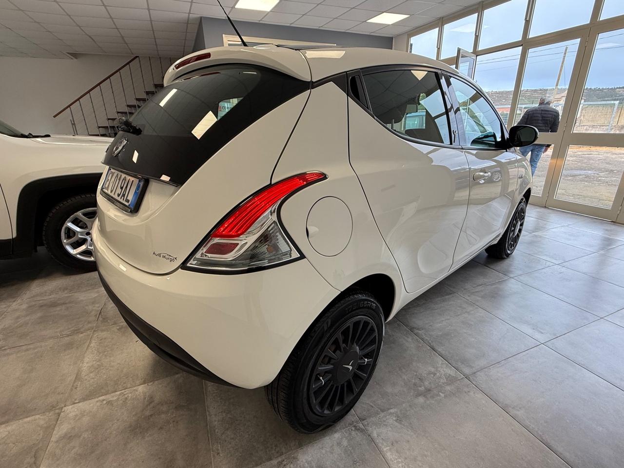 Lancia Ypsilon 0.9 TwinAir 85 CV 5 porte Metano Ecochic Gold