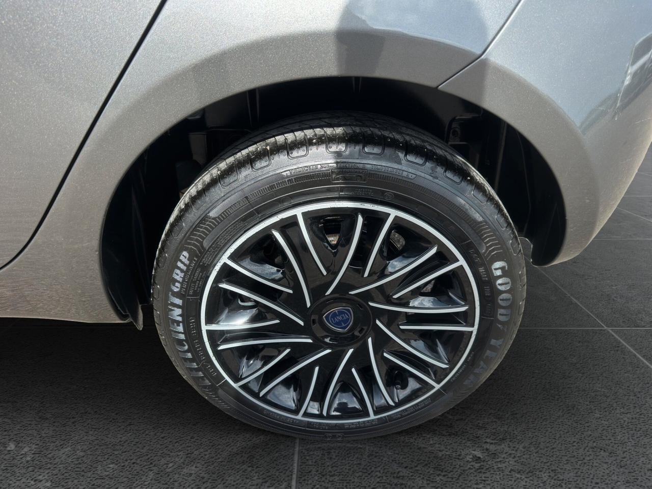 Lancia Ypsilon 1.0 FireFly 5 porte S&S Hybrid Oro