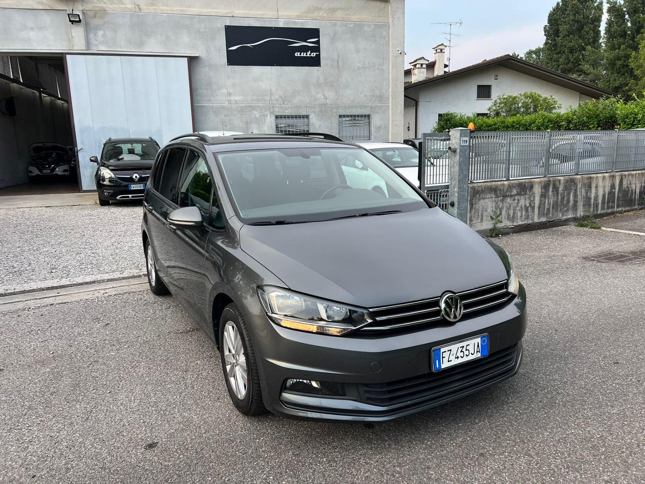 Volkswagen Touran 2.0 TDI 150 CV SCR DSG Business BlueMotion Technology