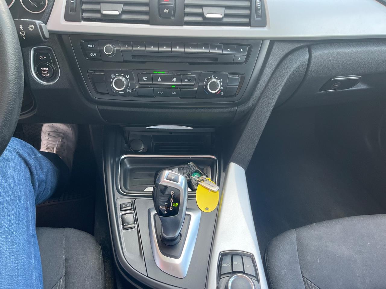 Bmw 318 318d Touring Business automatico 2013 2.0 DIESEL