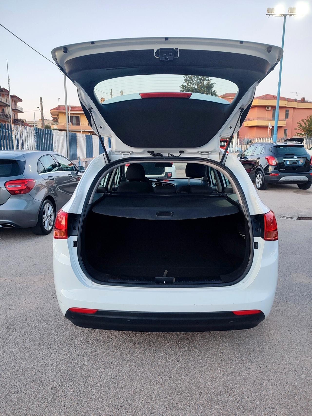 Kia Ceed Sportswagon cee'd 1.4 CVVT SW Cool con 149.000 Chilometri