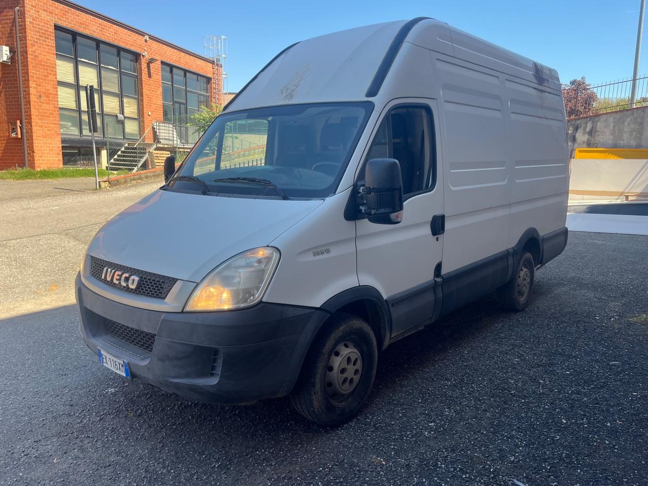 IVECO DAILY 2011 2.3 DIESEL FURGONATO 244.00 KM