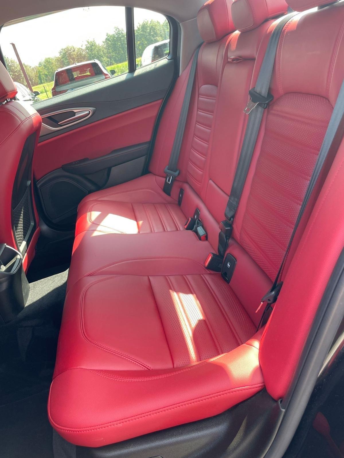Alfa Romeo Giulia 2.2 Turbodiesel 210 CV AT8 AWD Q4 Veloce Ti