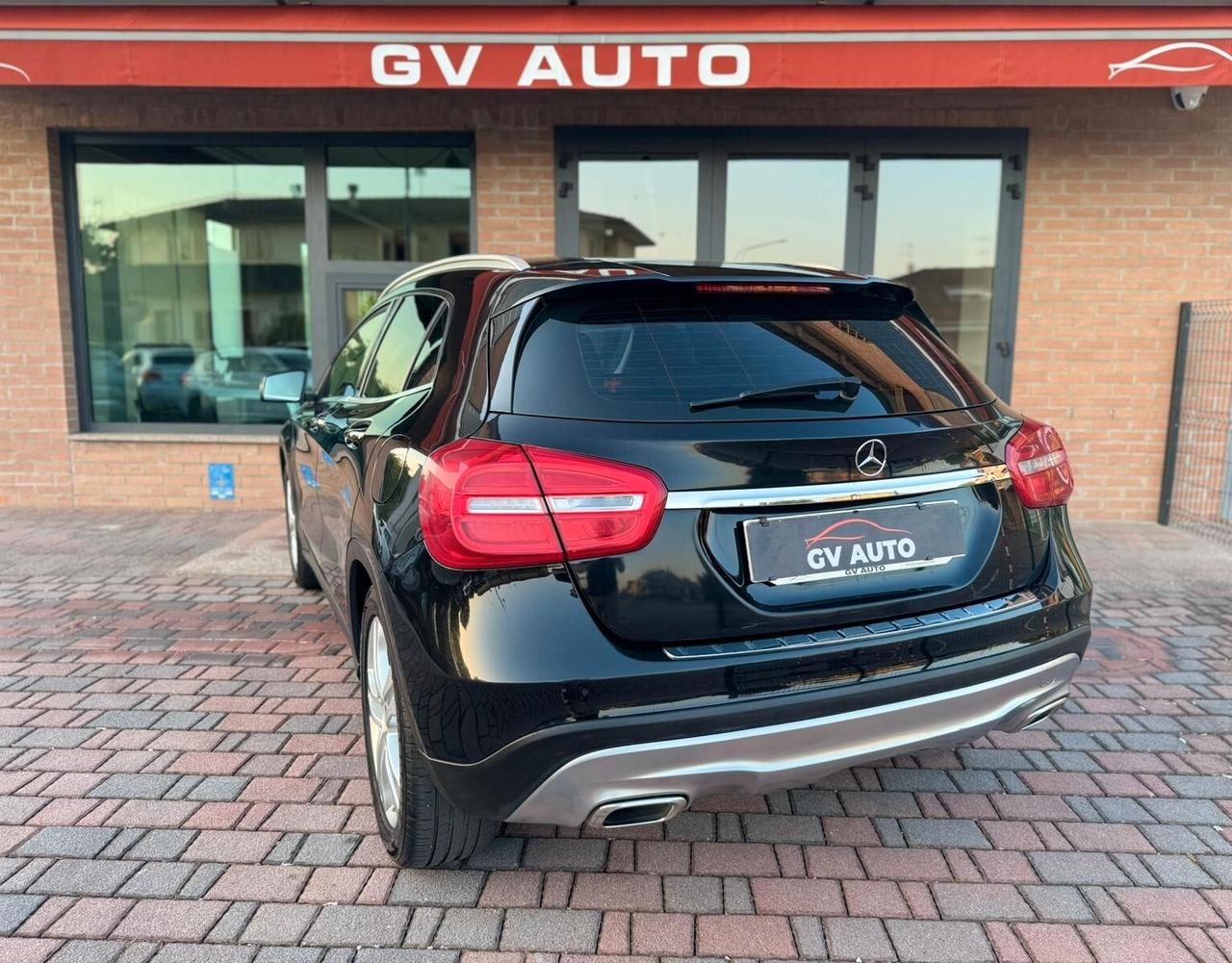 MERCEDES GLA 180d Premium