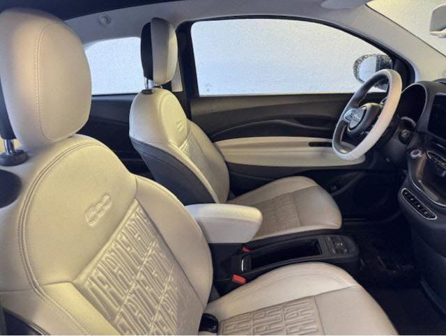 FIAT 500e Cabrio 42 kWh La Prima 320 Km autonomia