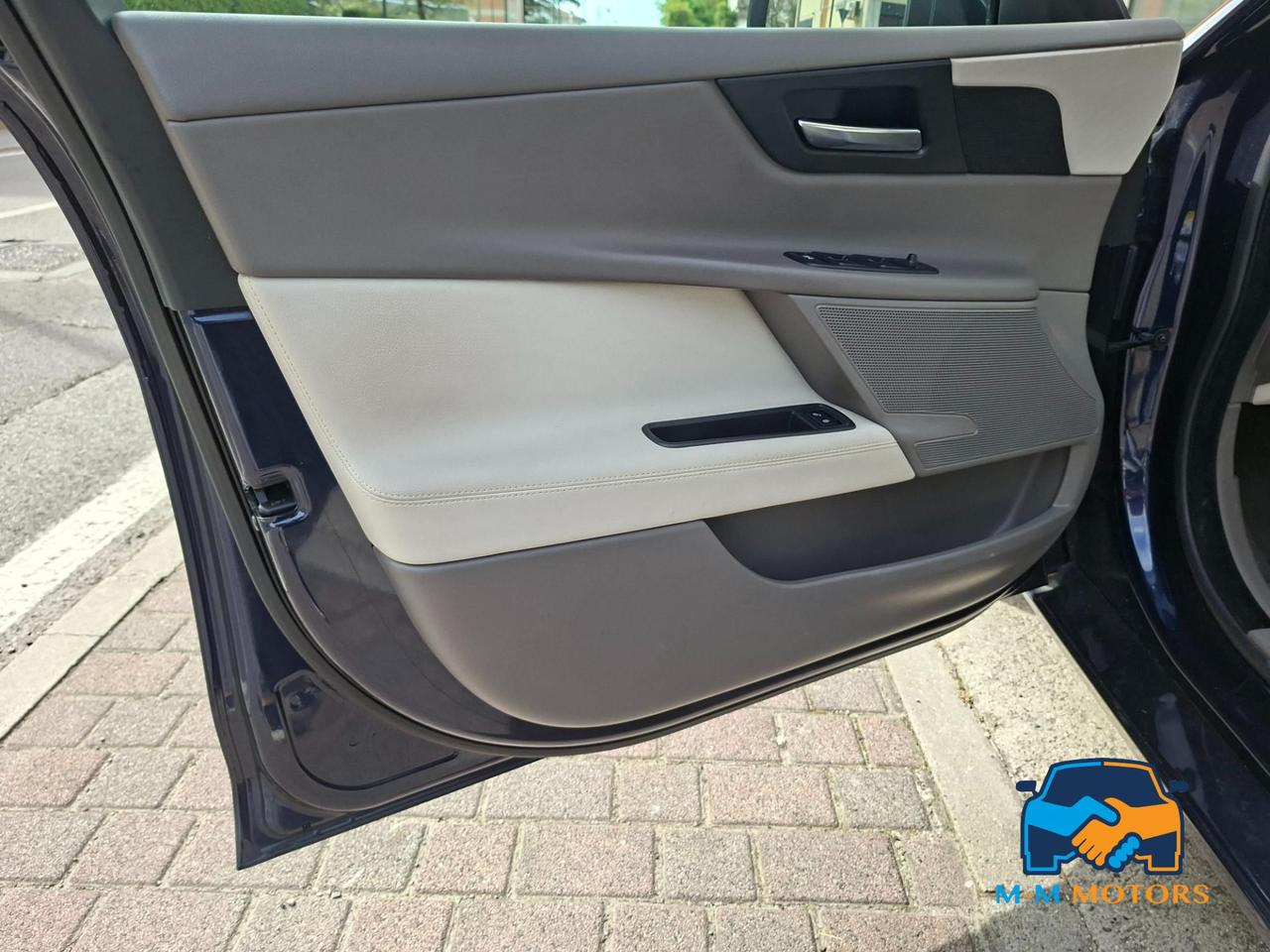 Jaguar XE Berlina XE 2.0d i4 Prestige Business edition 180cv auto my18