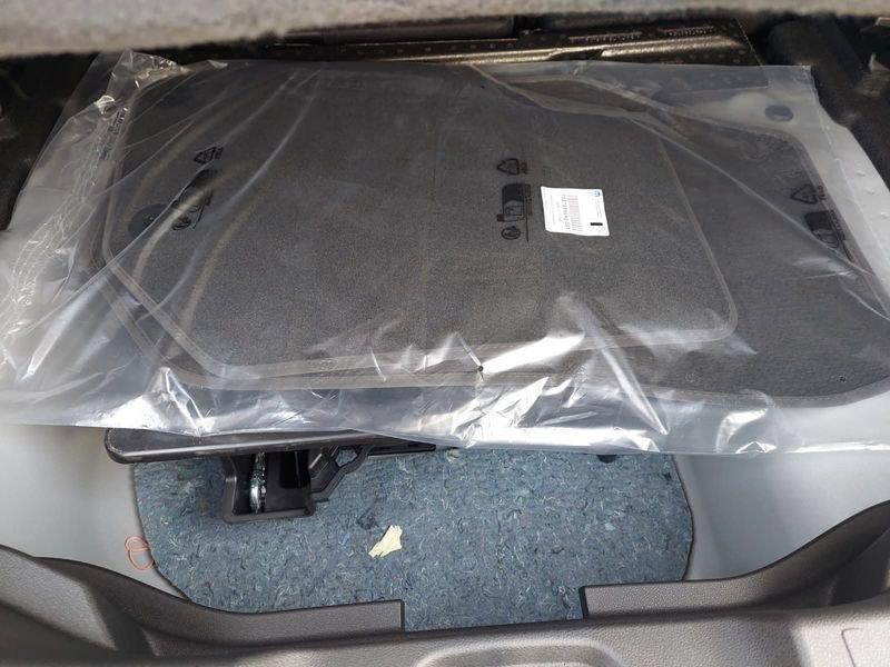 Jeep Avenger 1.2 T Summit + Infotainment pack