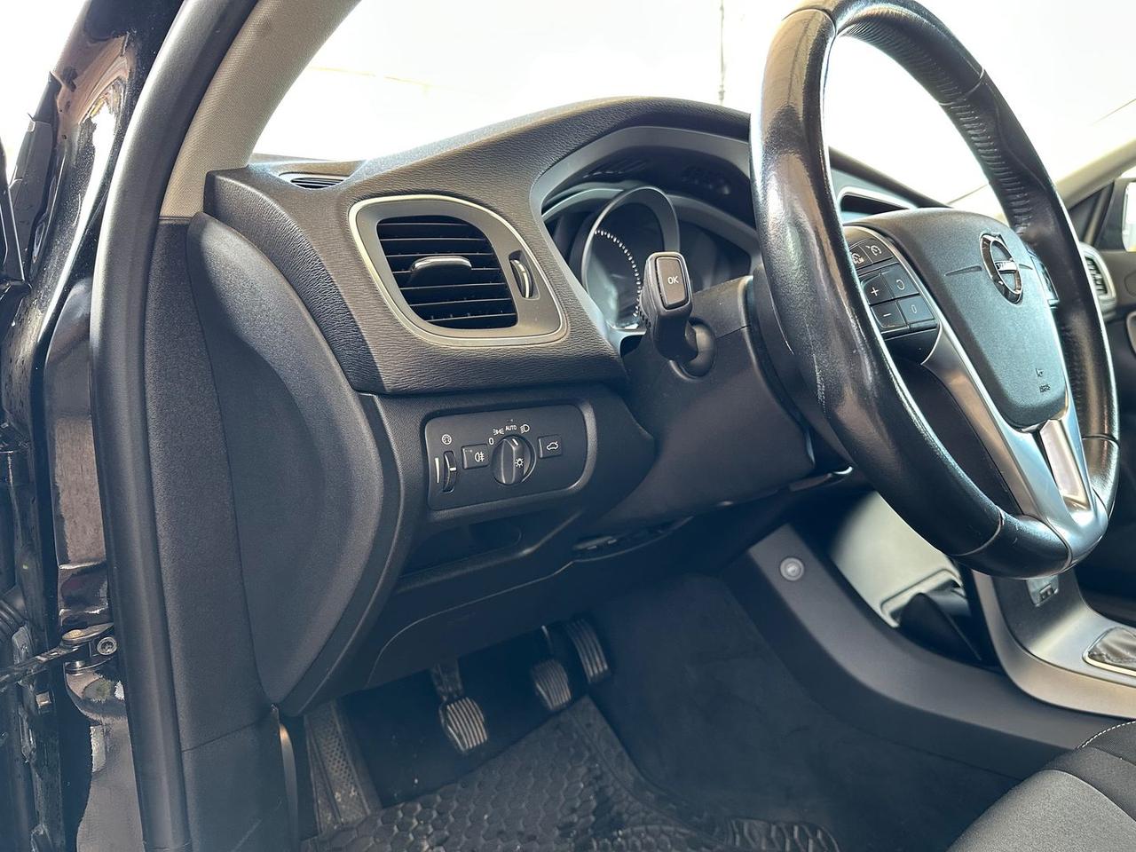 Volvo V40 Business Plus 2.0 T2 #6843