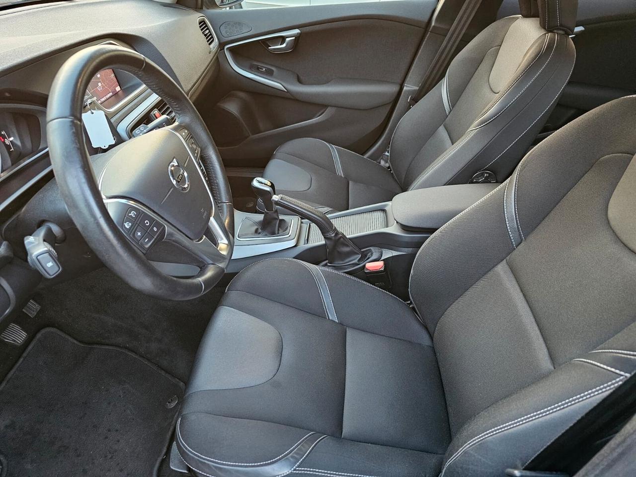 Volvo V40 2.0 D2 120cv Business Plus*Navi*Led*Pdc*Euro6*