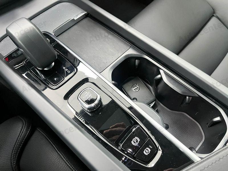Volvo XC60 T6 Plug-in hybrid AWD automatico Plus Dark