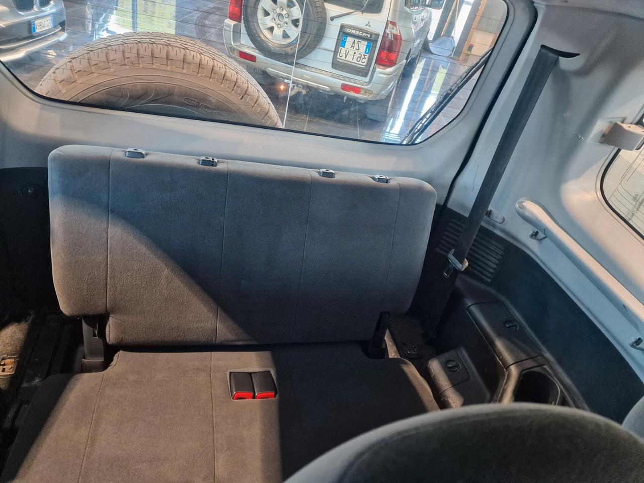 Mitsubishi Pajero 3.2 16V DI-D 5p. GLX 7 posti