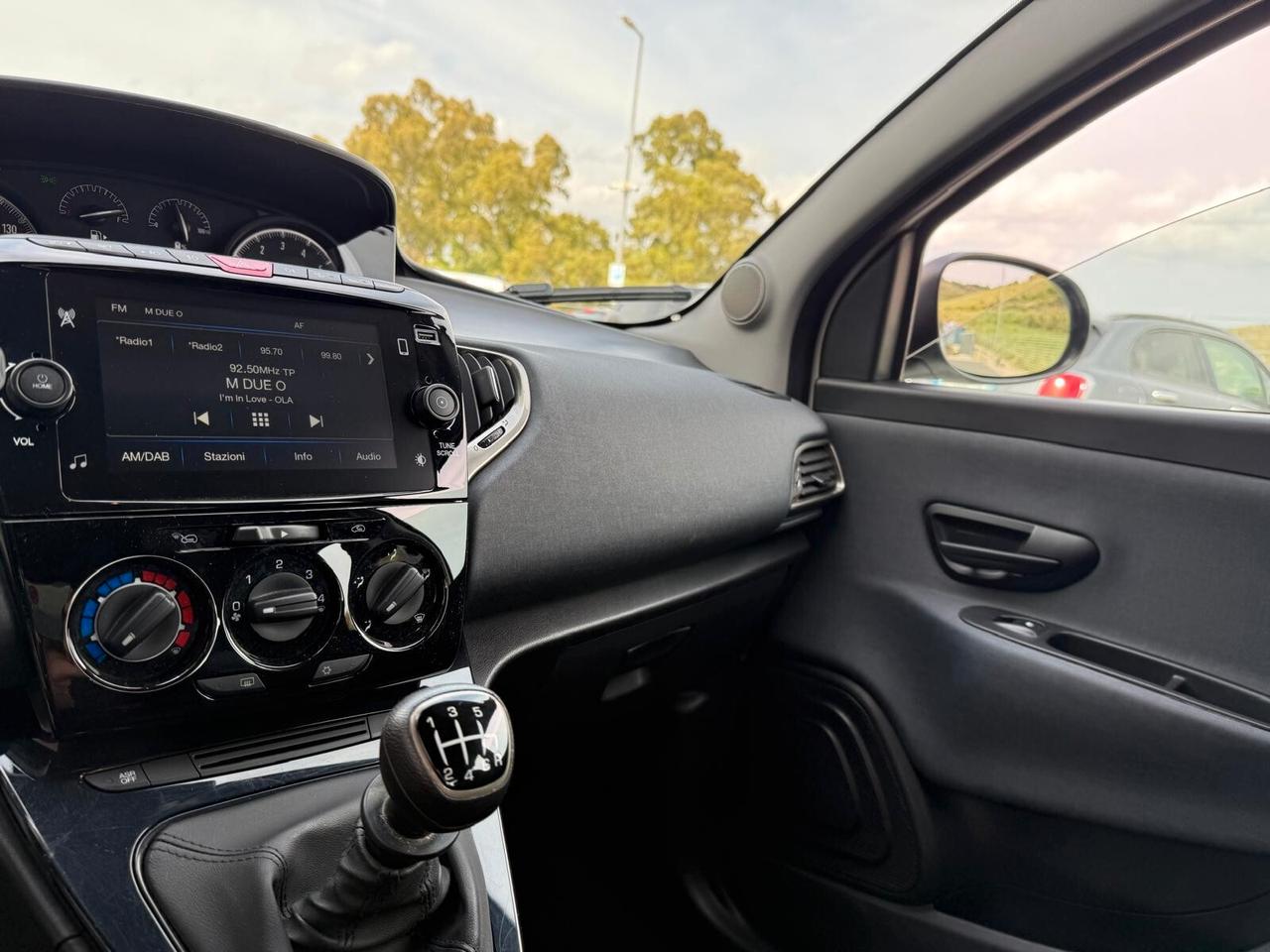 Lancia Ypsilon 1.0 FireFly 5 porte S&S Hybrid Gold