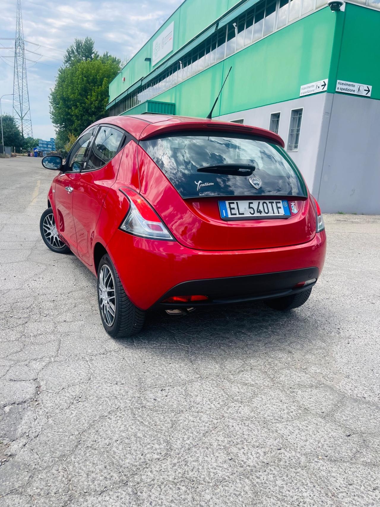 Lancia Ypsilon 1.2 69 CV 5 porte GPL Ecochic Silver