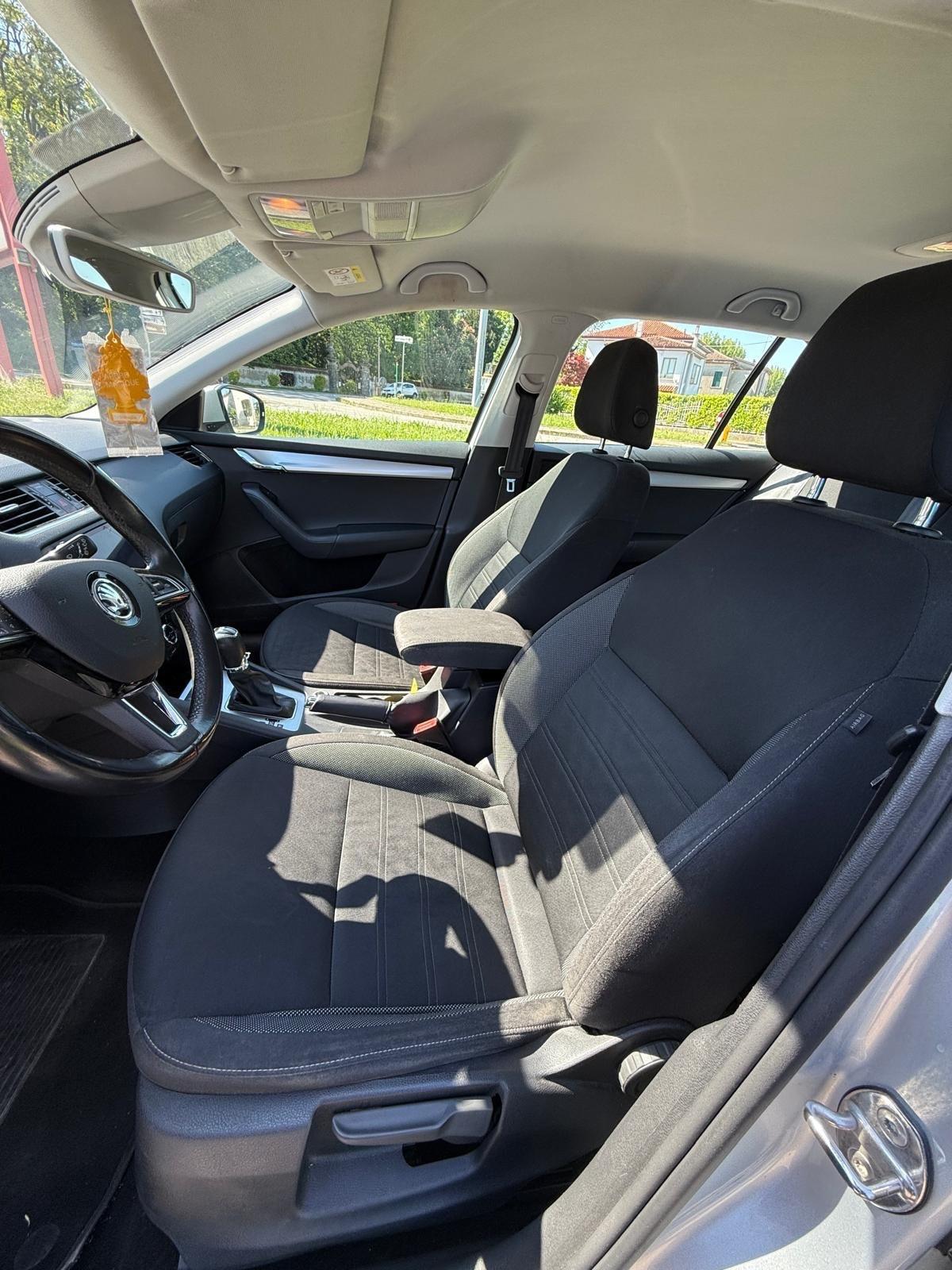 Skoda Octavia 1.6 TDI SCR 115 CV DSG Wagon Style