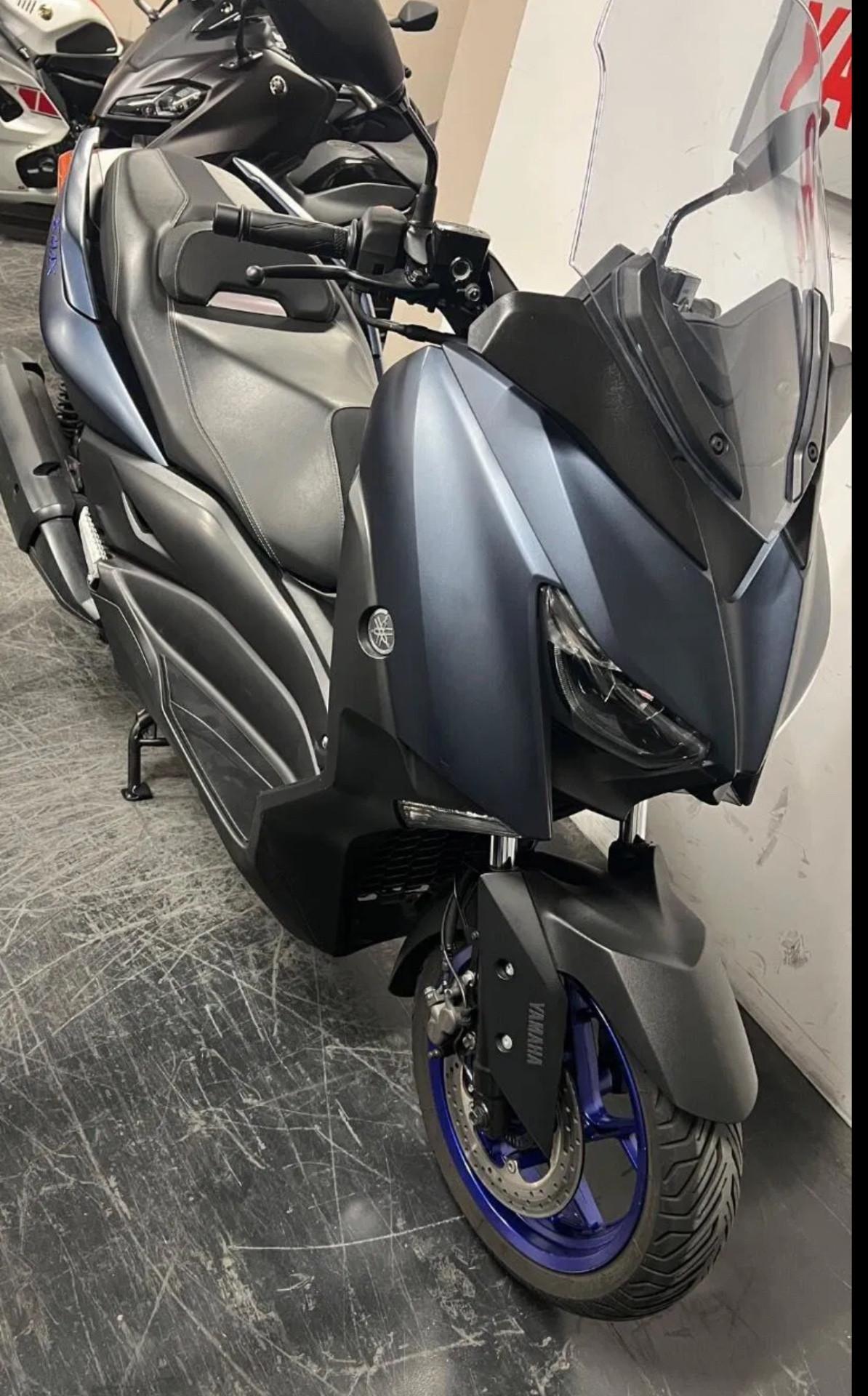 Yamaha X-Max 300