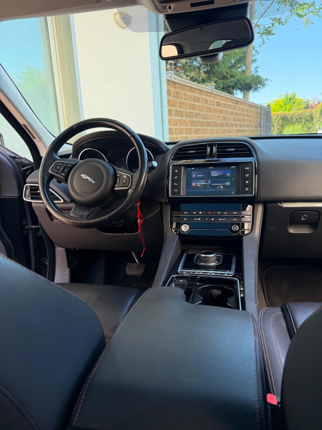 Jaguar F-Pace 2.0 D 180 CV AWD Prestige