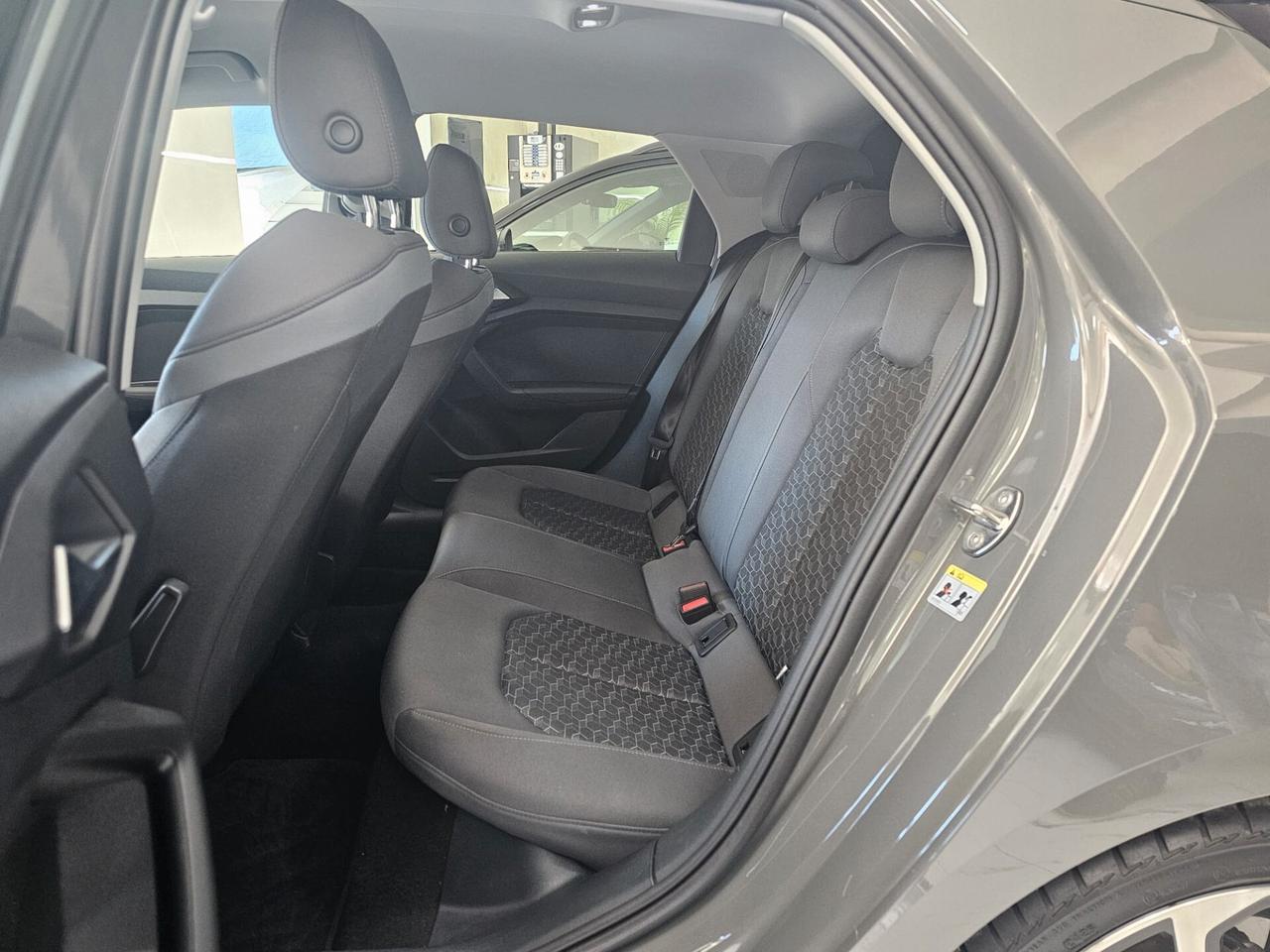 NUOVA AUDI A1 SPORTBACK S-LINE BLACK LINE 30 TFSI 116CV S-TRONIC - PACK LUCI.