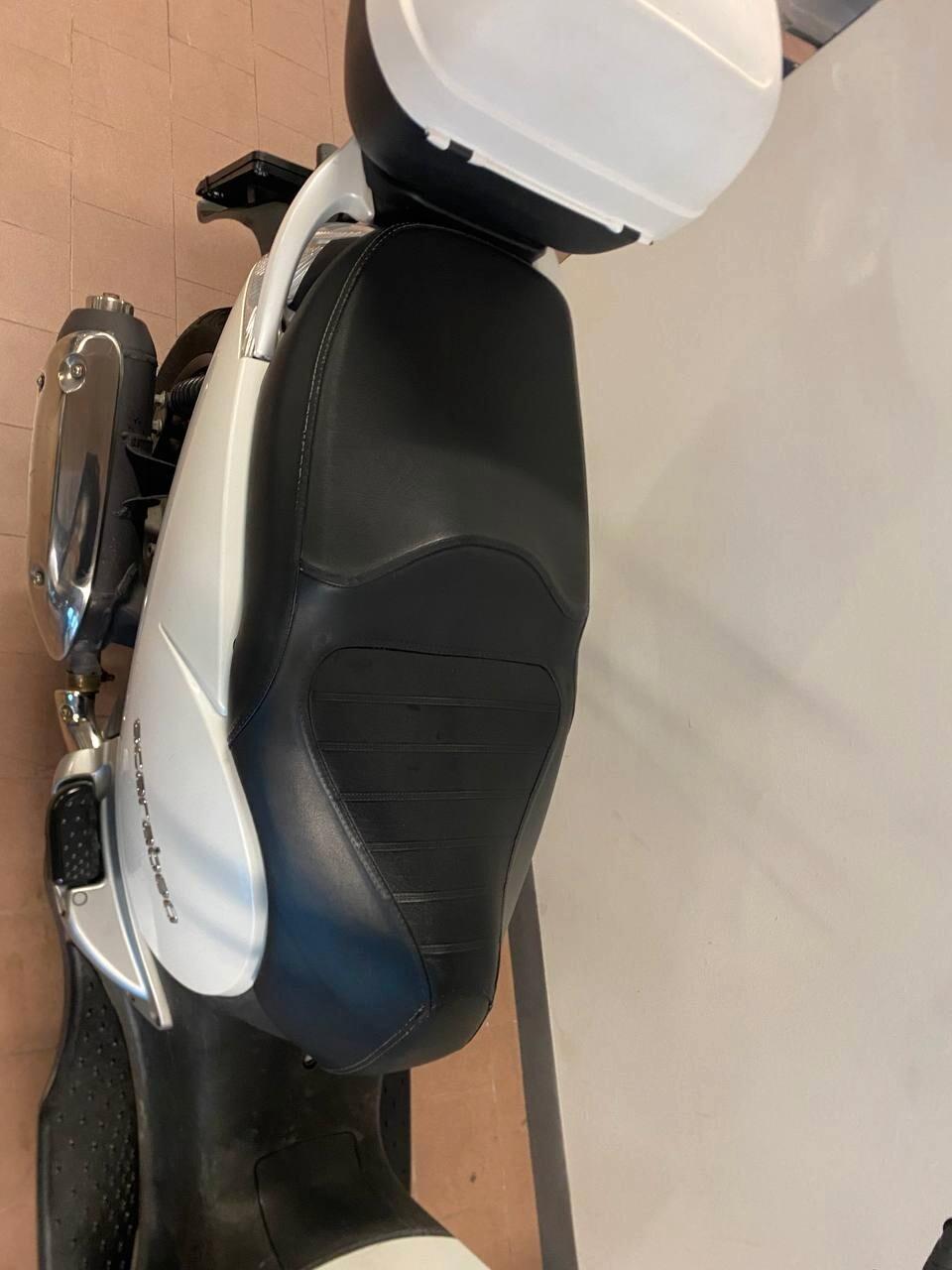 Aprilia Scarabeo 300