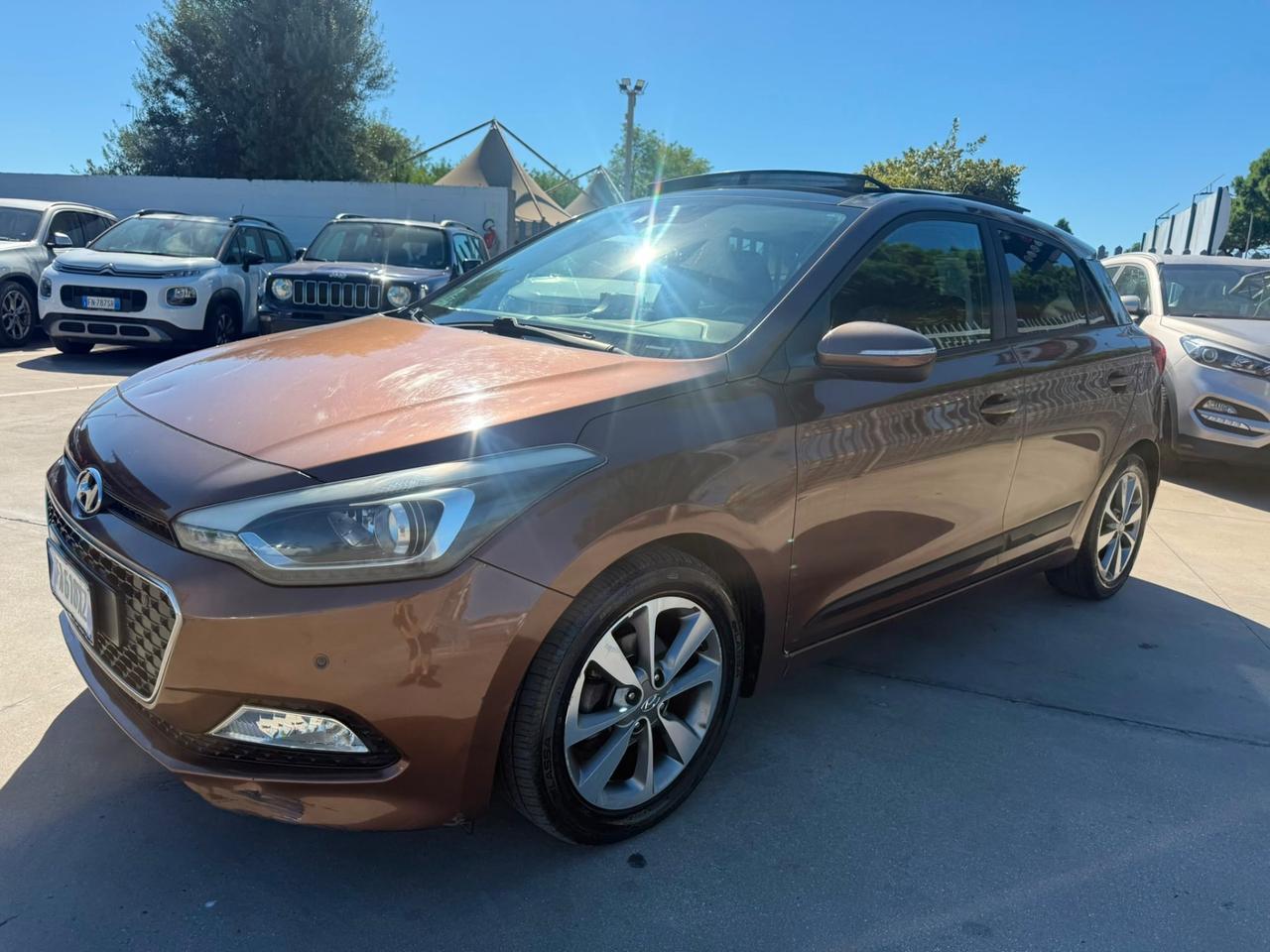 Hyundai i20 1.2 84 CV tetto apribile