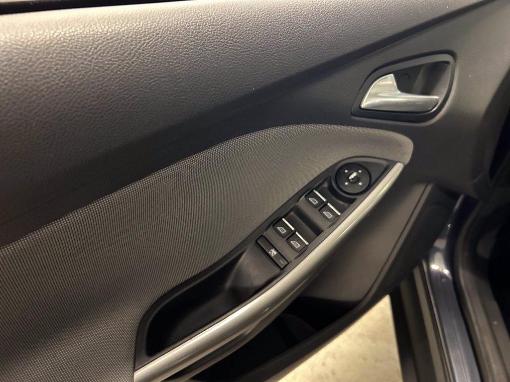 FORD Focus Titanium 5 porte del 2011